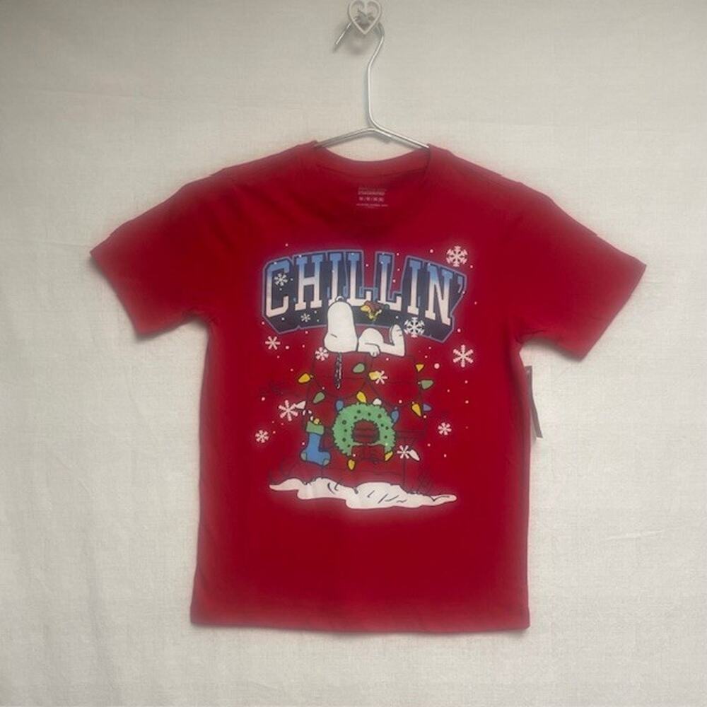Snoopy Peanuts "Chillin'" Christmas Boys Girls T-Shirt - NWT - Size M8